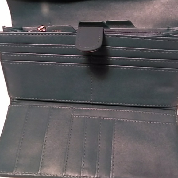 Ladies Apt. 9 Safekeeper wallet - Picture 3 of 3